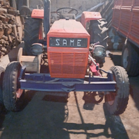 Trattore agricolo