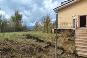 San Potito Ultra villetta con giardino e box