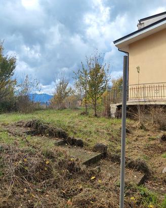 San Potito Ultra villetta con giardino e box