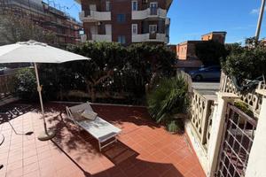 Trilocale a due passi dal mare con terrazzo garage