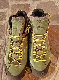 Scarponi da trekking come nuovi