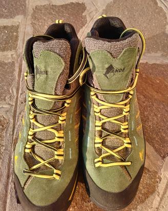 Scarponi da trekking come nuovi