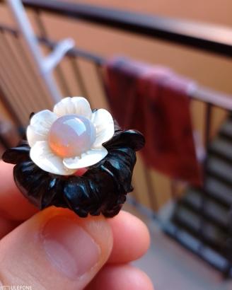 ANELLO IN LEGNO EBANO CON OPALE E MADREPERLA 