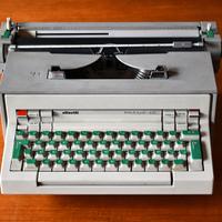 Macchina da scrivere di design Olivetti Praxis 48.