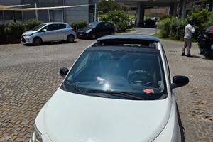 Lancia ypsilon con tettuccio apribile 