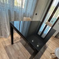 Tavolo di vetro allungabile