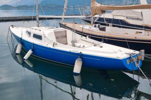 Barca a vela H-Boot lago di Como