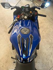 YAMAHA R7