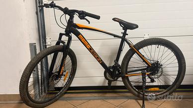 Mountain bike Momodesign .Pari al nuovo !
