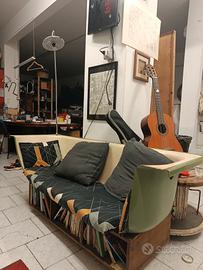 divano di design con libreria, fatto da una Vasca