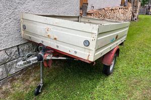 Rimorchio per auto.