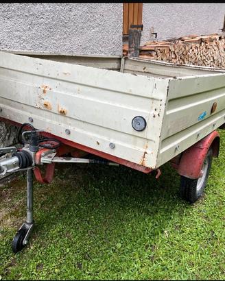 Rimorchio per auto.