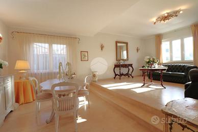 VILLA SINGOLA A GIULIANOVA