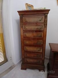 Cassettiera stile antico