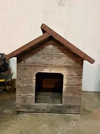 Cuccia in legno per cani