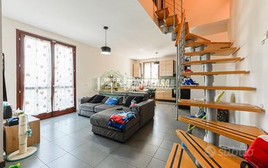 TRE LOCALI SU DUE LIVELLI CON BOX