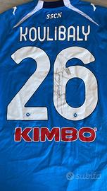 Maglia Napoli firmata da Koulibaly.