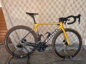 gusto disc full carbon 105 di2 12v 2024