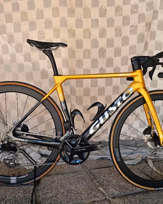 gusto disc full carbon 105 di2 12v 2024