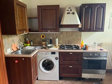 cucina con elettrodomestici inclusi 