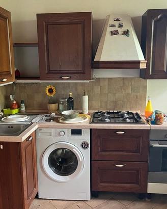 cucina con elettrodomestici inclusi 