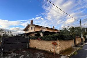 PORZIONE DI BIFAMILIARE A ANGUILLARA SABAZIA