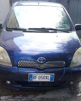 Toyota Yaris 1.0 benzina, economica, ideale neopa