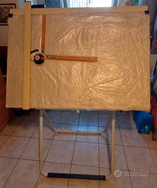 Tavolo da disegno con tecnigrafo