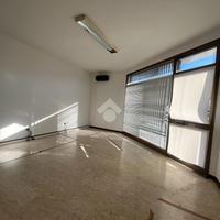 NEGOZIO A ROMANO D'EZZELINO