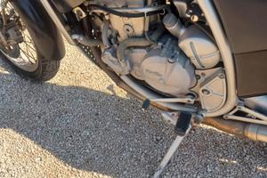 Aprilia motò stark 650