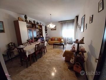 Appartamento di 94 m² con 4 locali e box auto a Sp