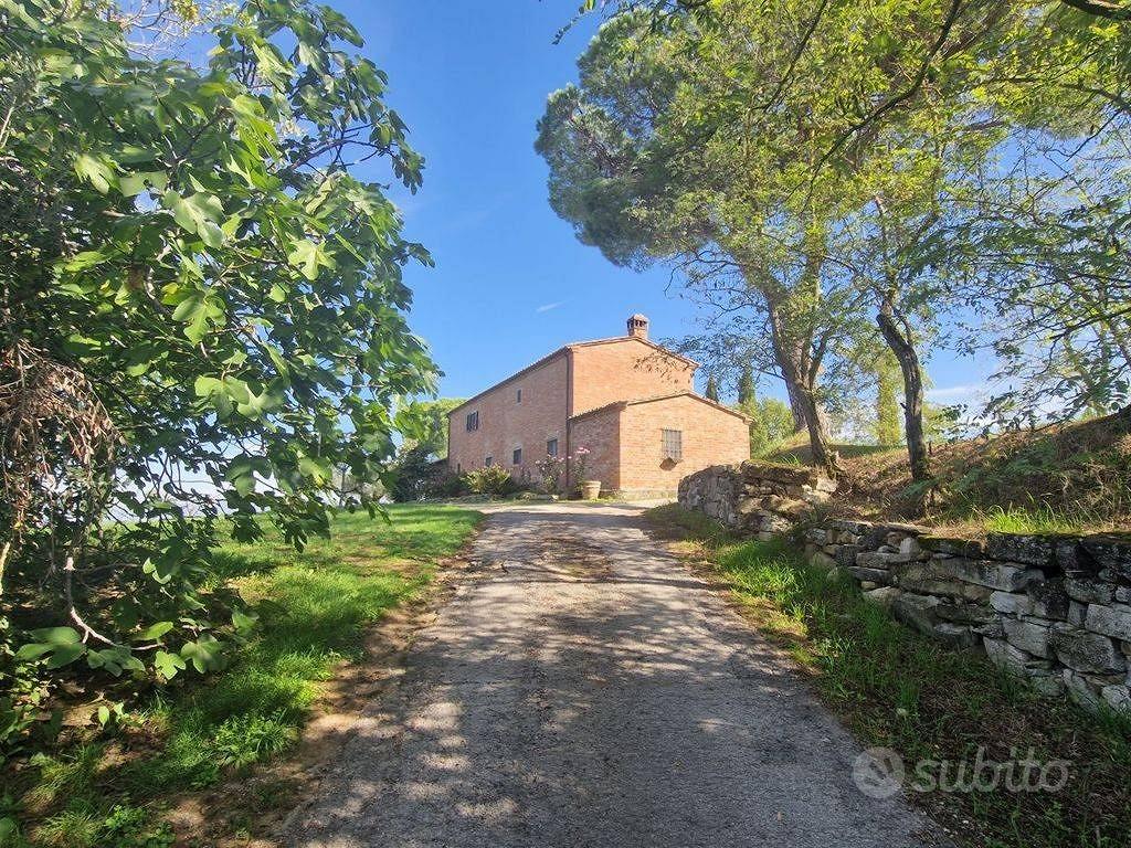 Rustico / Casale di 330 m² con più di 5 locali e b - Vista 4