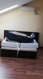 Letto matrimoniale e 2 materassi singoli