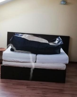 Letto matrimoniale e 2 materassi singoli