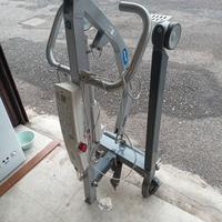 Sollevatore disabili chiudibile e trasportabile