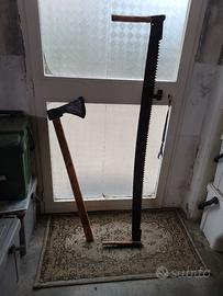 attrezzi vintage da boscaiolo 