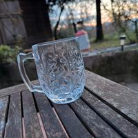 Bicchiere  da drink e acqua in vedro