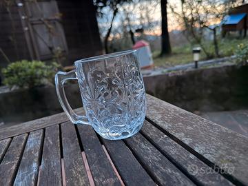 Bicchiere  da drink e acqua in vedro