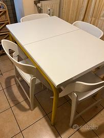 Tavolo da cucina o tinello allungabile