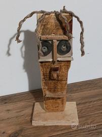 Soprammobile realizzato con materiale di recupero