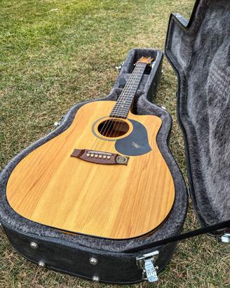 Chitarra Acustica Elettrificata Maton