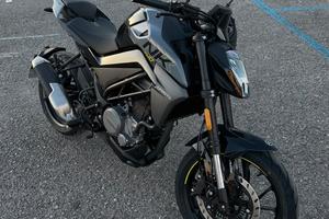 NK 300 Cf moto 2025 naked 700 km
