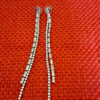 orecchini lunghi con pietre e strass