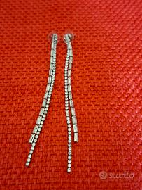 orecchini lunghi con pietre e strass