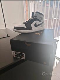 Nike Air Jordan 1 Mid White Black Lt Smoke Grey