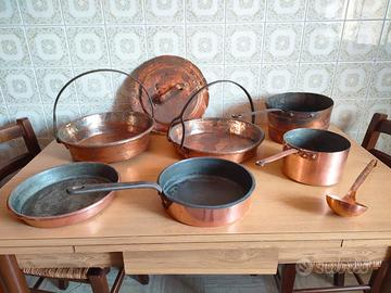 Set di pentole e pentoloni in rame