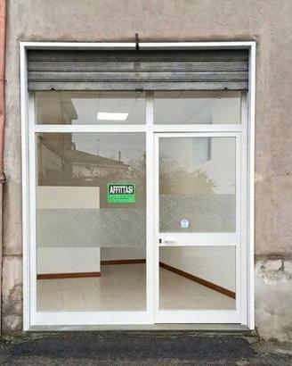 Locale per uso ufficio - magazzino
