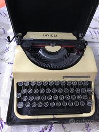 Macchina da scrivere Vintage “Invicta”