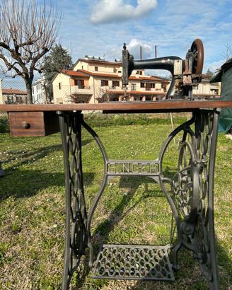 Macchine da cucire d’epoca Singer e Necchi