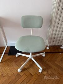 scrivania IKEA MICKE + sedia IKEA BLECKBERGET
